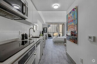 Building Photo - 1300 Brickell Bay Dr