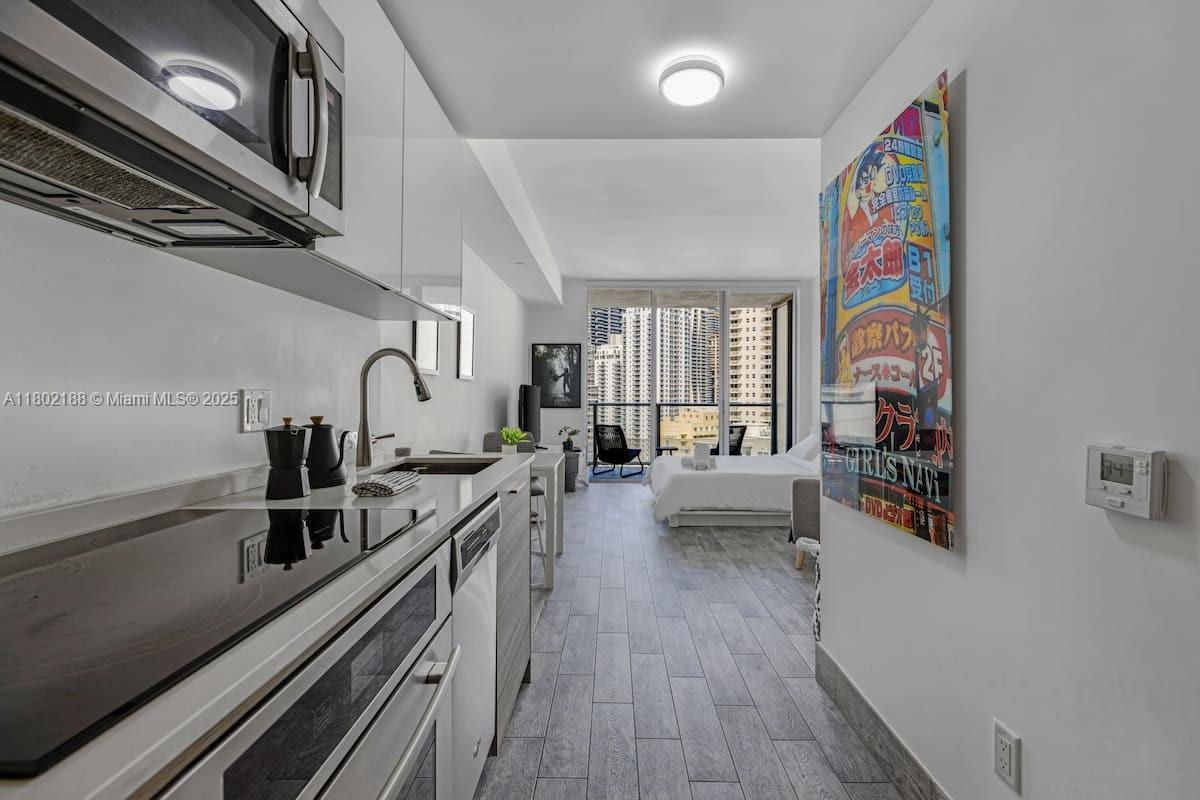 Primary Photo - 1300 Brickell Bay Dr