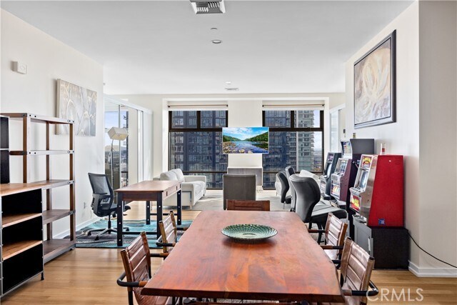 Foto principal - 801 S Grand Ave