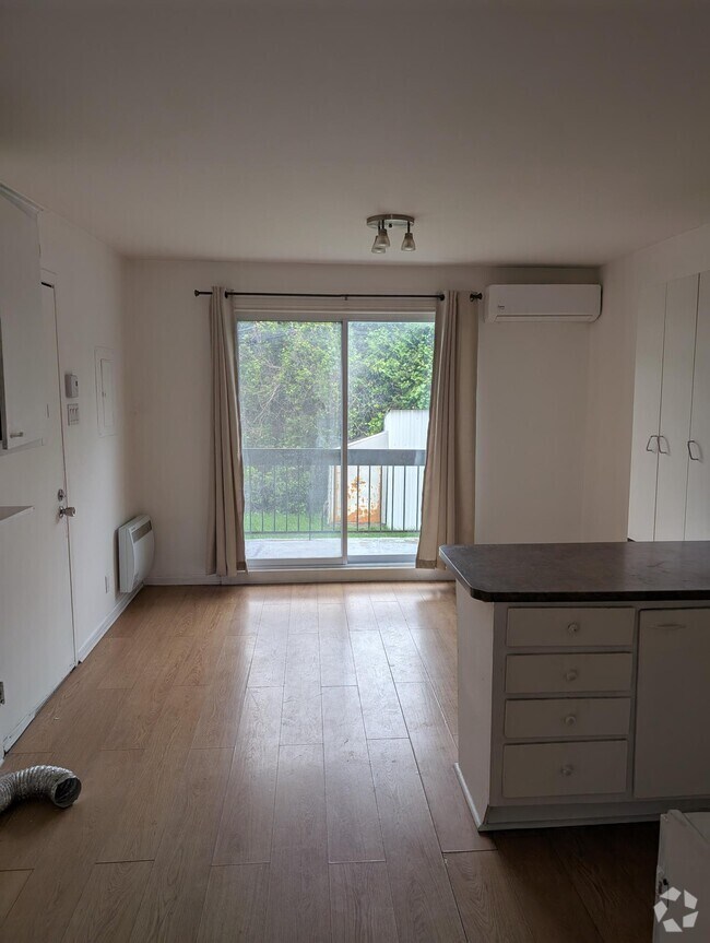 Building Photo - 444 Rue Moreau