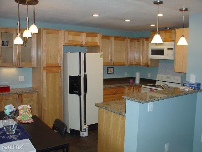 Building Photo - 2 br, 1 bath Condo - 10825 SW 121st Ave