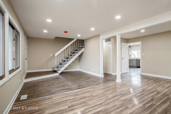 Building Photo - 5500 Carmel Dr