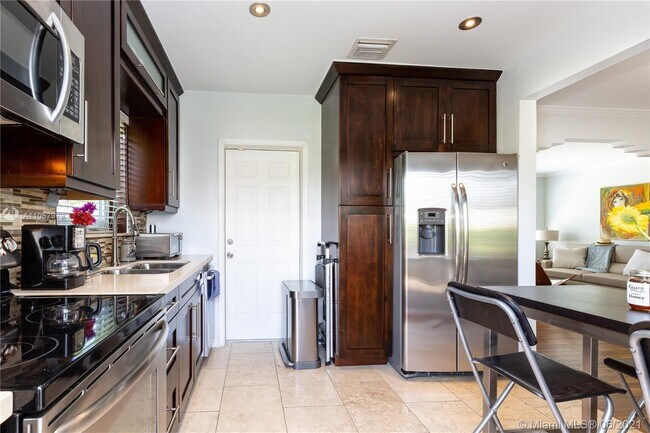Foto del edificio - 1810 SW 32nd Ct