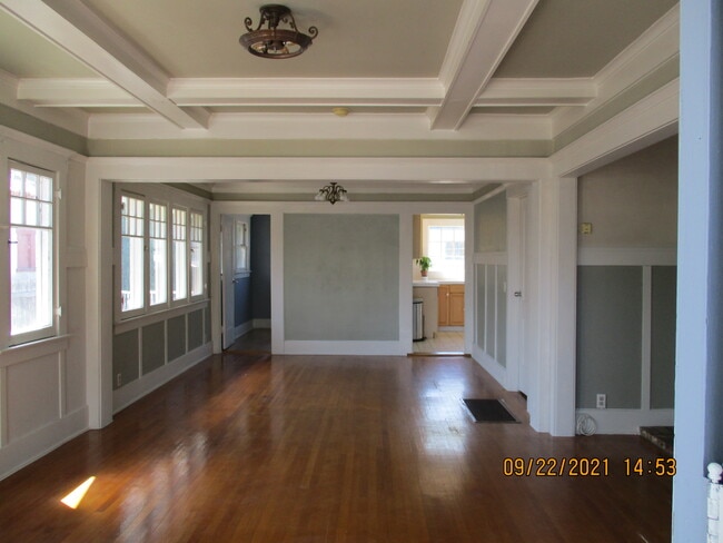 Building Photo - 207 N Kingsley Dr