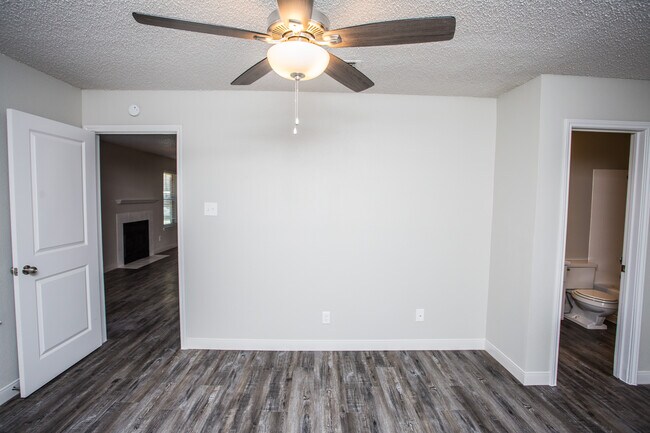 Building Photo - Saddlewood Apartments