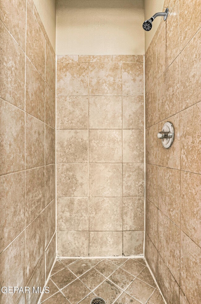 Building Photo - 7008 Faxon Dr