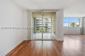 Building Photo - 1420 Brickell Bay Dr