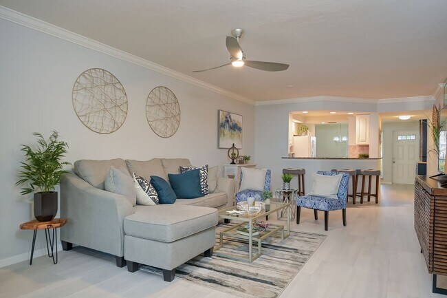 Foto del edificio - BEST LOCATION ** ANNUAL REMODELED FIRST FL...