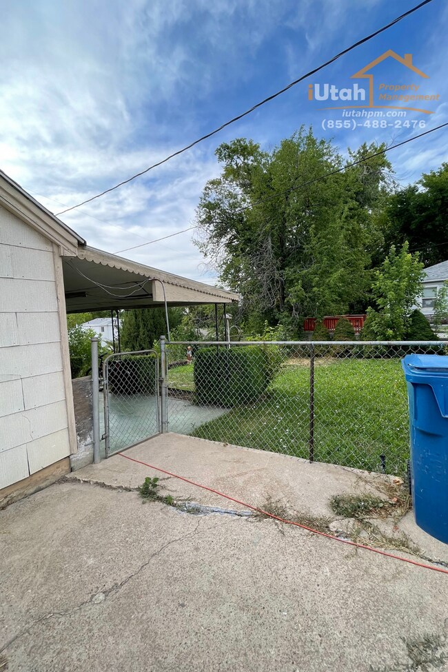 Building Photo - 3819 Raymond Ave