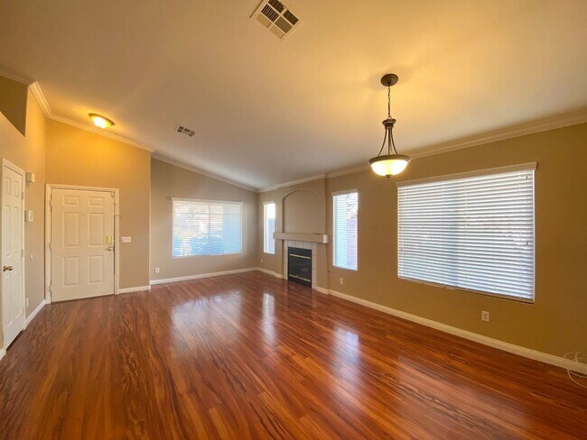 Foto del edificio - BEAUTIFUL SINGLE STORY HOUSE IN SUMMERLIN