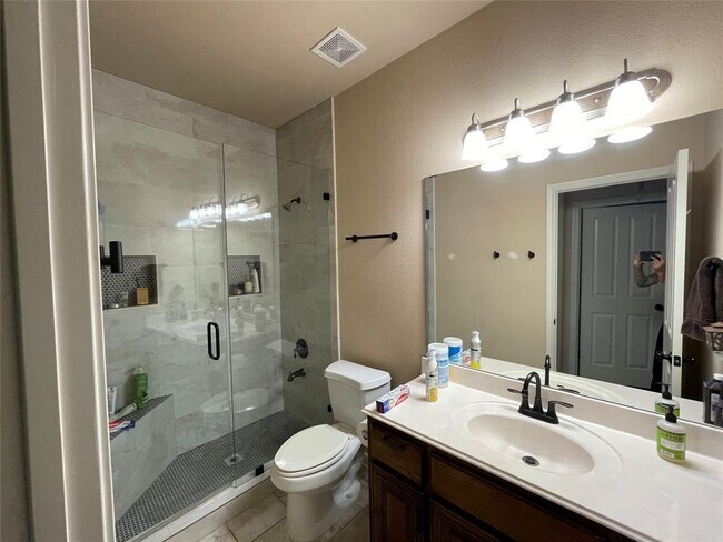 Foto del edificio - 7625 Crackling Creek Dr
