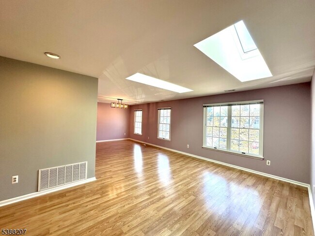 Foto del edificio - 184 Milkweed Ct