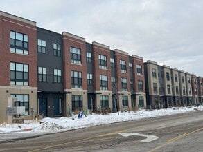 Building Photo - 314 Summit Cir