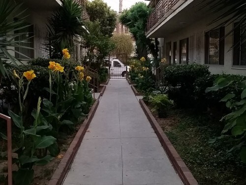 Foto del edificio - 621-625 E Hyde Park Blvd