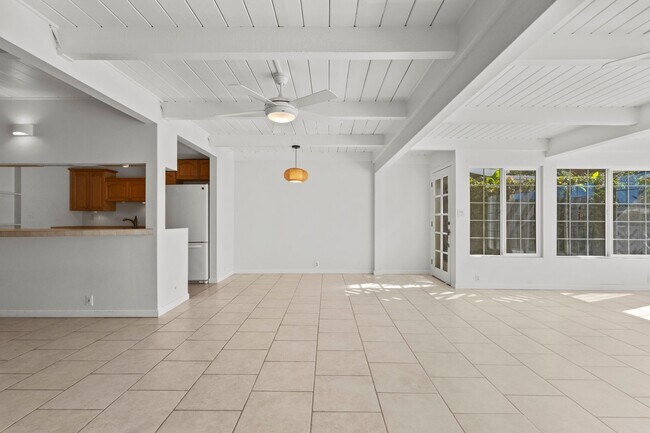 Building Photo - Waterfront living in this Hawaii Kai Marin...