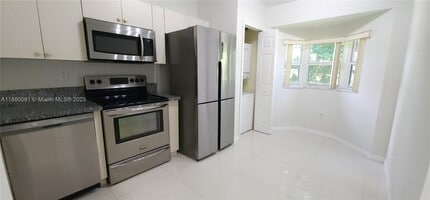 Building Photo - 3395 NE 9th Dr
