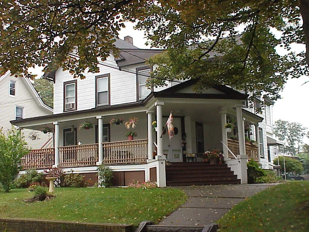 Primary Photo - Cottage Street Apartments