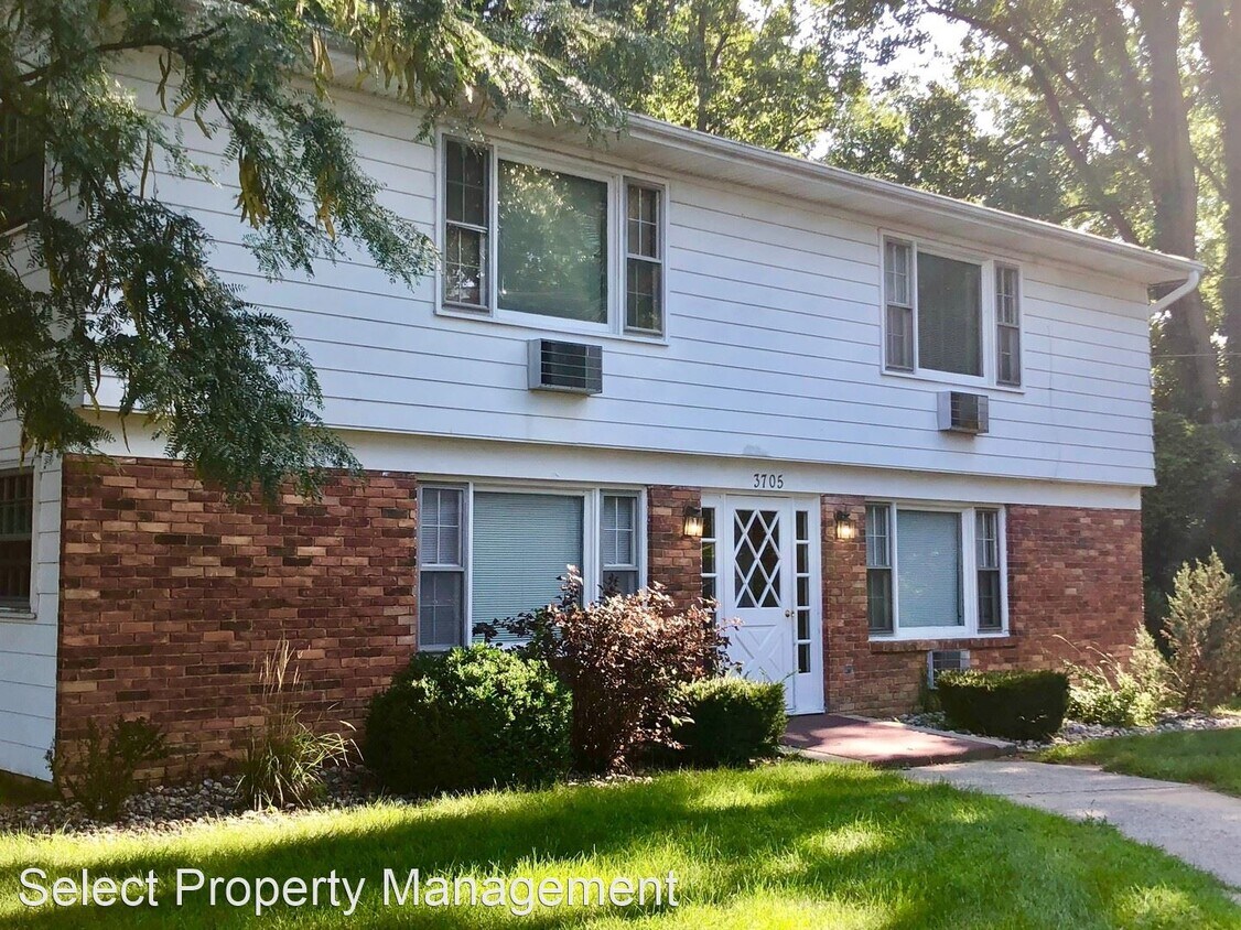 Primary Photo - 3705-3839 Sleepy Hollow Ln