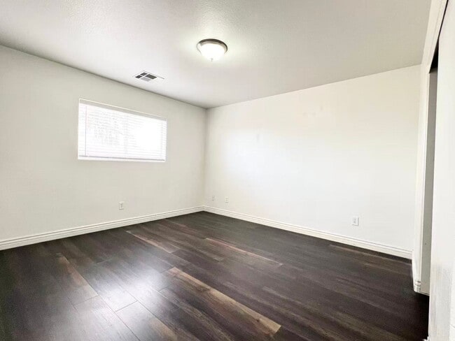 Foto del edificio - Lovely move-in ready southwest 3 bedroom, ...