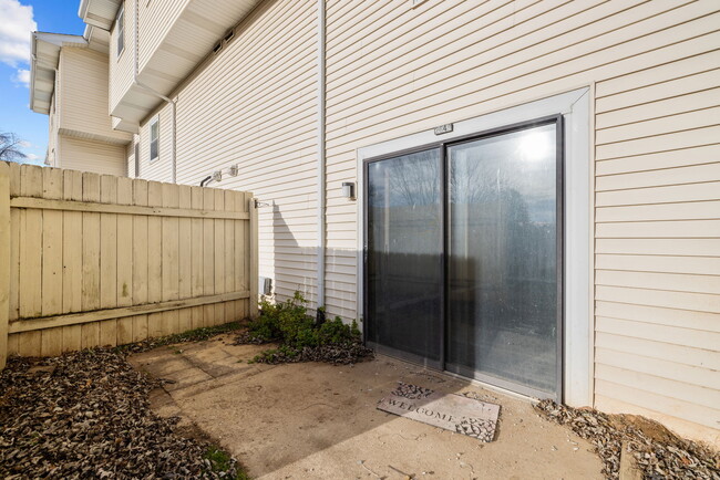 Building Photo - 2649 Falcons Way