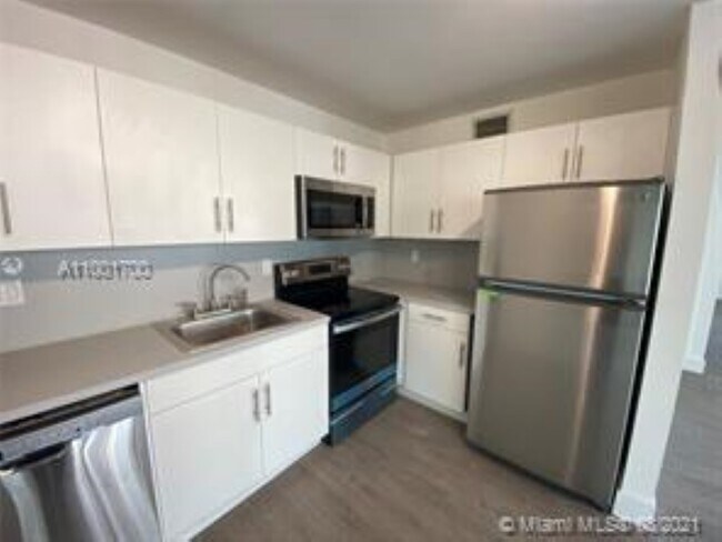 Foto del edificio - 1440 Brickell Bay Dr