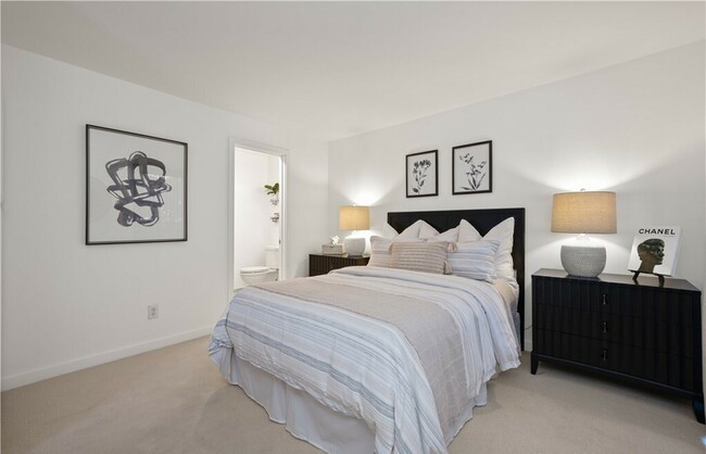 Building Photo - 5226 Marina Pacifica Dr S