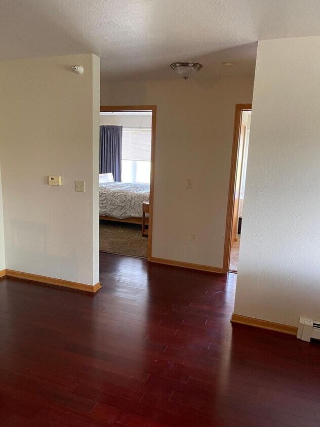 7307 N Port Washington Rd Unit 302, Glendale, WI 53217 Condo for Rent