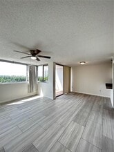 Building Photo - 1700 NW N River Dr