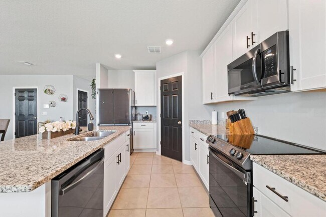 Building Photo - 112 Towns Cir
