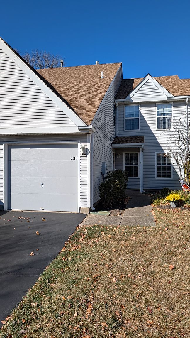 Building Photo - 228 Birch Hollow Dr