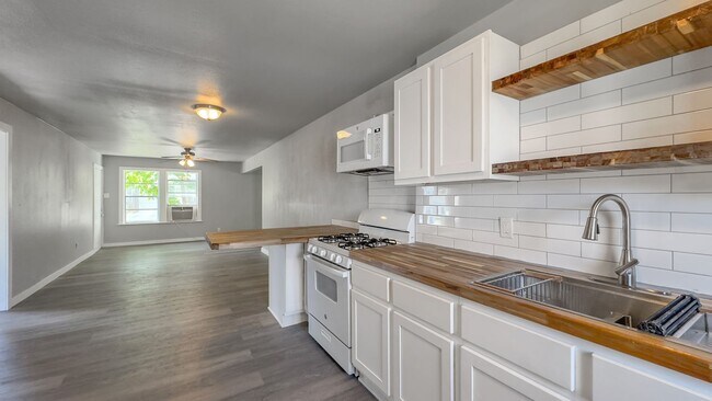 Photo - Three Bedroom, Two Bath Ready for Move-in! House