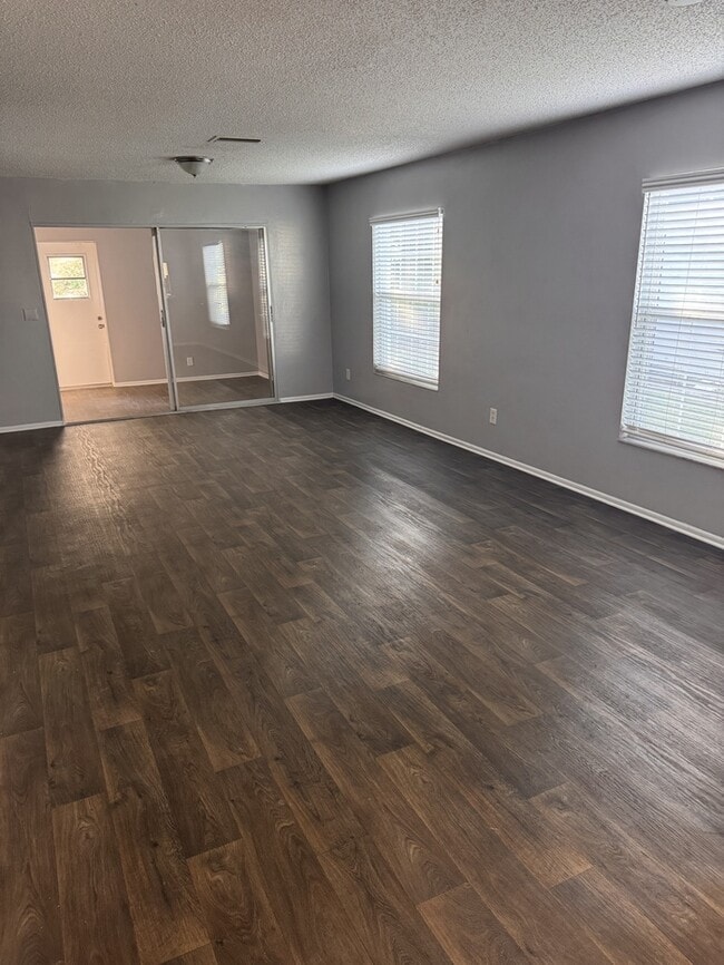 Photo - 4013 78th St W House