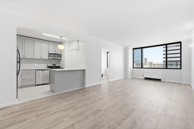 Building Photo - 45 River Dr S