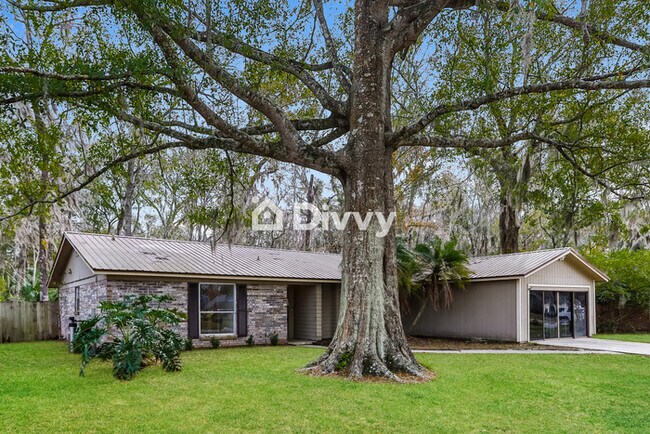 Foto del edificio - 1413 DOLPHIN Street, ORANGE PARK, FL 32073