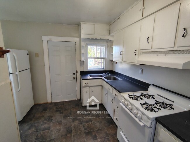 Building Photo - 1214 E 18th St