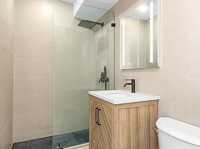 Foto del edificio - 228 E 25th St