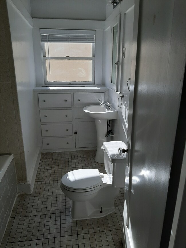 Bathroom - 4108 W Adams Blvd