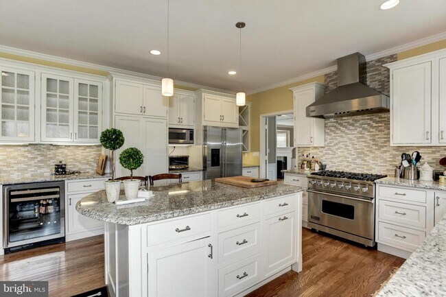 Building Photo - 8809 Saunders Ln