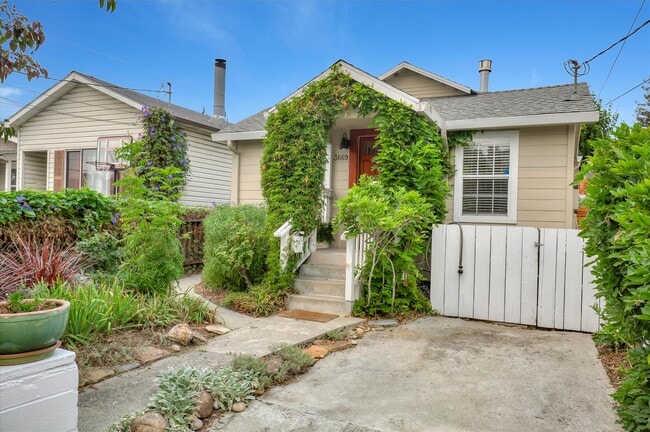 Building Photo - 3669 Madrone Ave