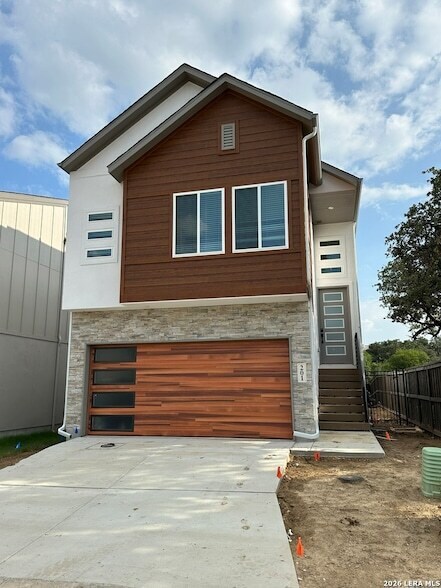 Foto del edificio - 20675 Huebner Rd