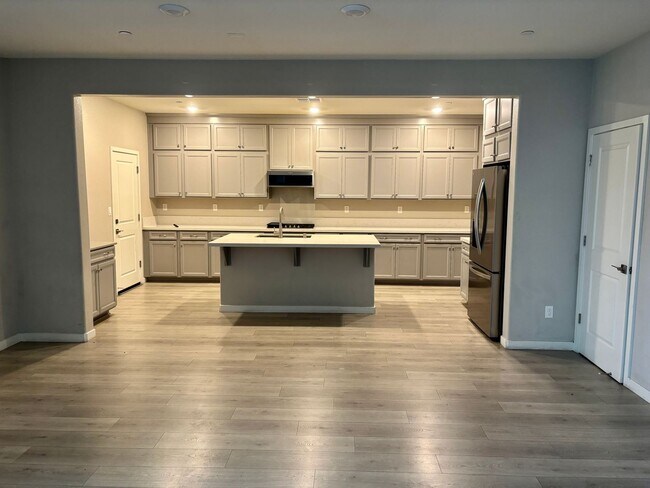 Foto del edificio - 3180 Edgeview Dr