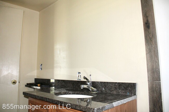 Building Photo - 2 br, 1 bath House - 3336 Greenly Street