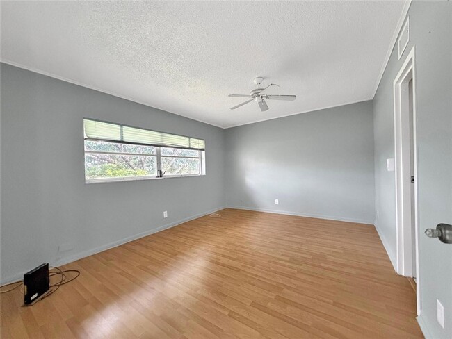 Photo - 1035 Country Club Dr Apartment