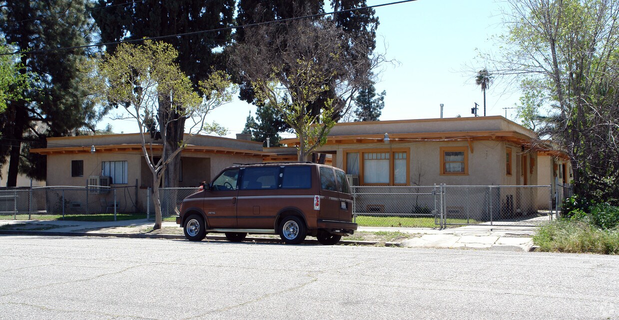 Primary Photo - 551 W 7th St