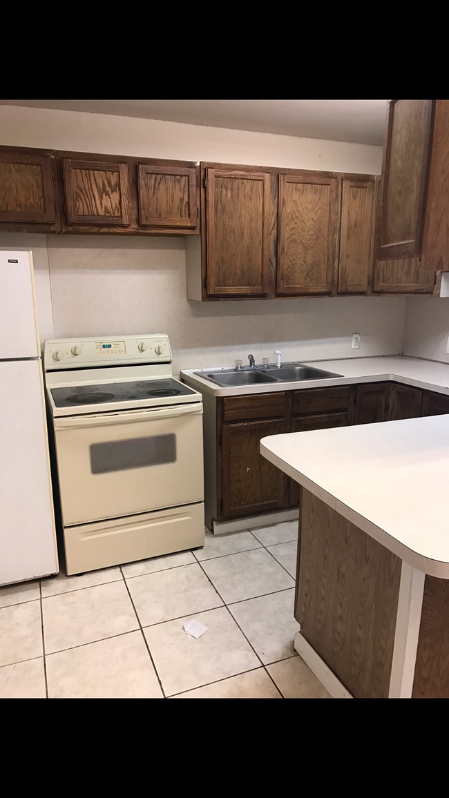 Kitchen - 2128 Jane St