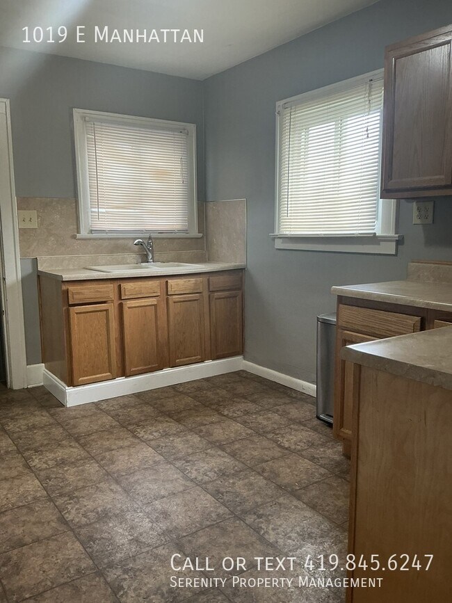 Building Photo - 1019 E Manhattan Blvd