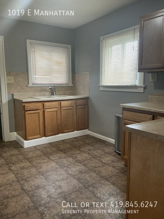 Foto del edificio - 1019 E Manhattan Blvd