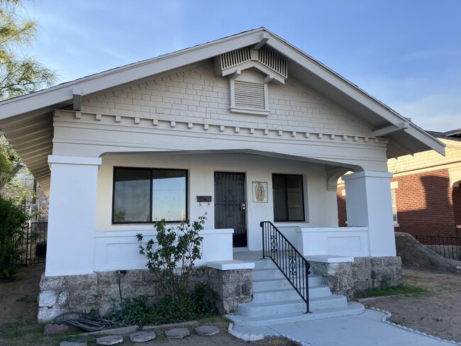 Building Photo - 1703 E Rio Grande Ave