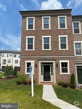 Building Photo - 11 Blue Jay Wy