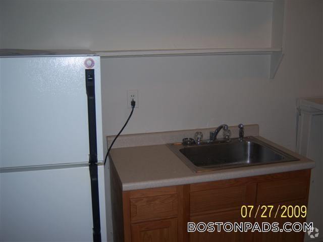 Building Photo - 231-235 Park Dr